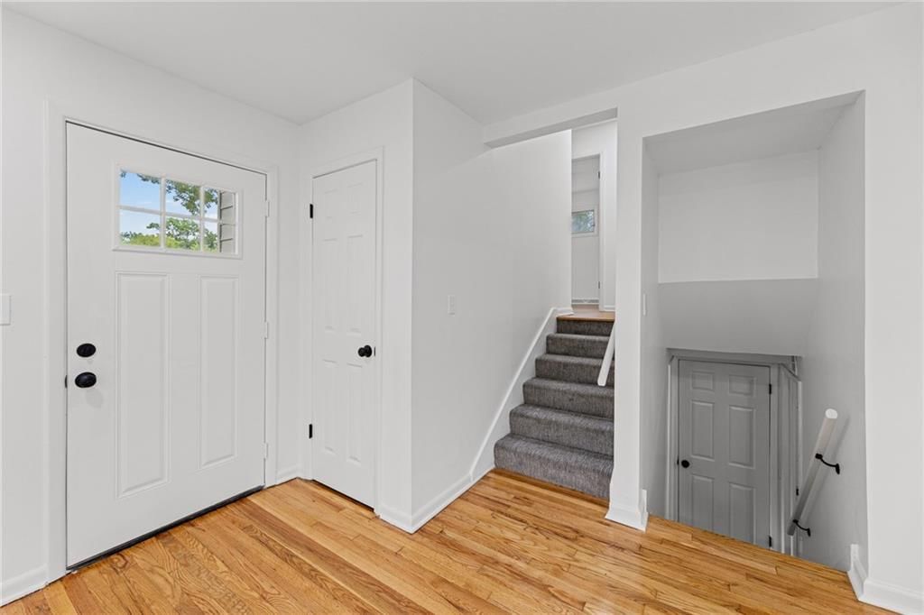 618 Saratoga Place — photo 2
