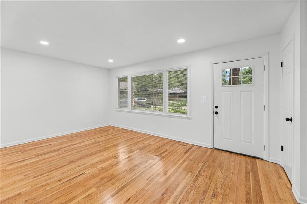 618 Saratoga Place — photo 3