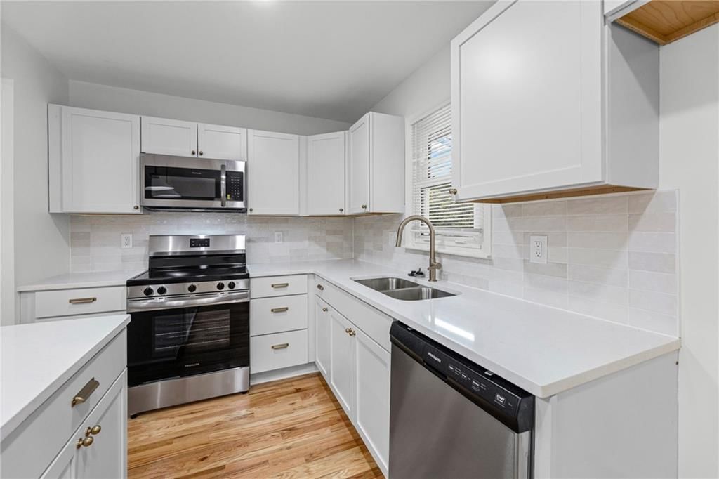 618 Saratoga Place — photo 8