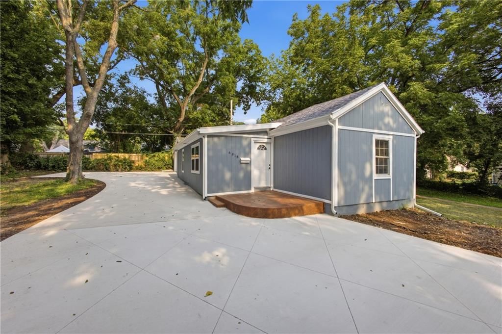 6818 Agnes Avenue — photo 1