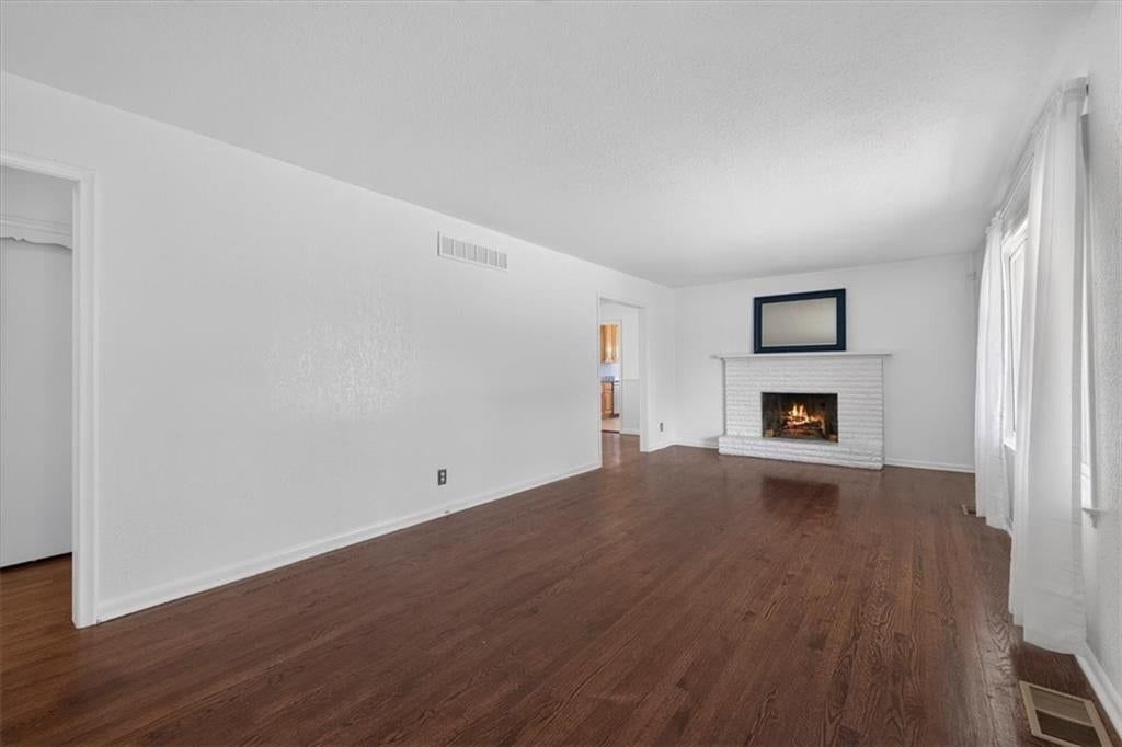 7726 EVERETT Avenue — photo 8