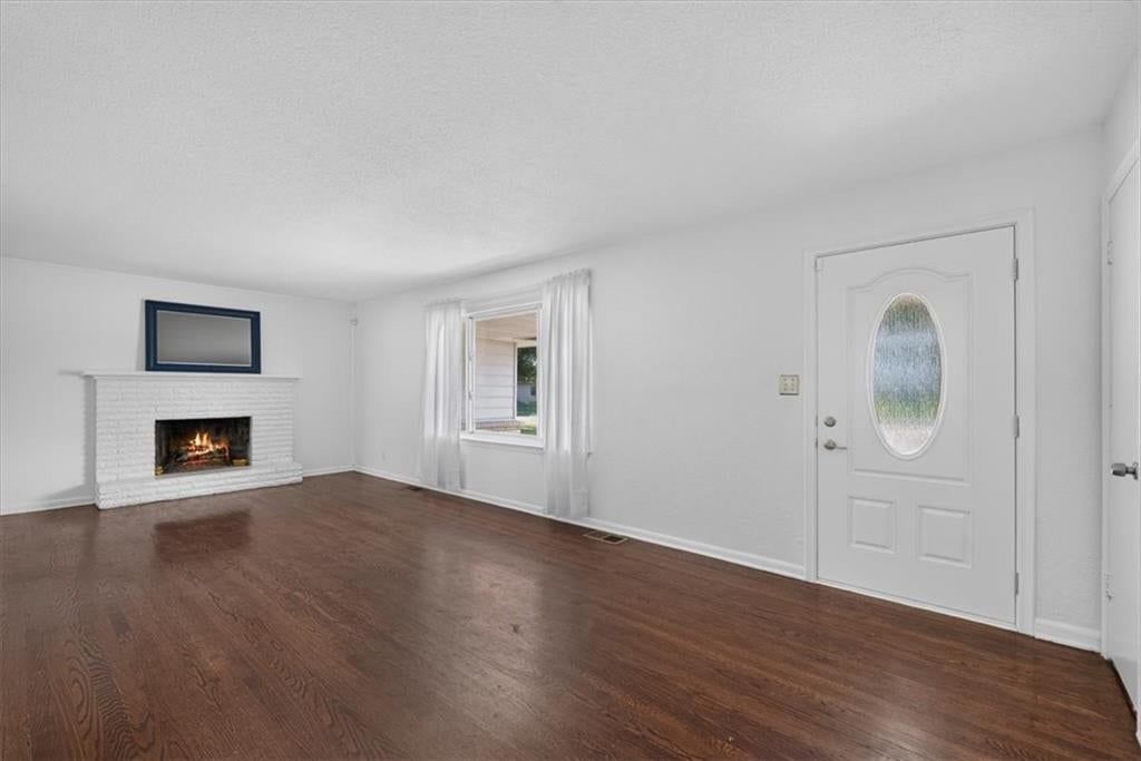 7726 EVERETT Avenue — photo 9
