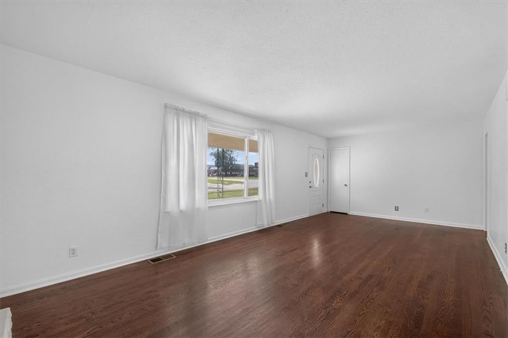 7726 EVERETT Avenue — photo 10