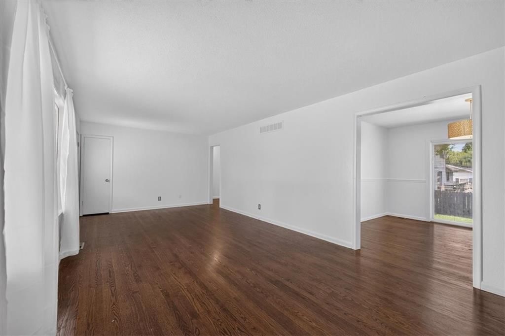 7726 EVERETT Avenue — photo 11