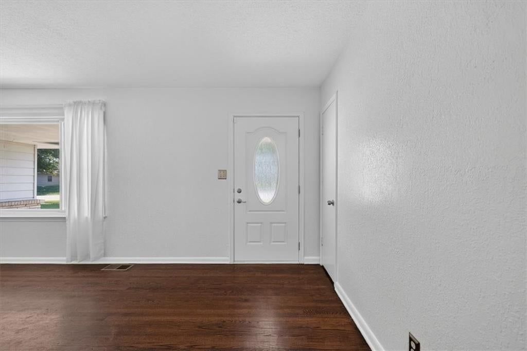 7726 EVERETT Avenue — photo 13