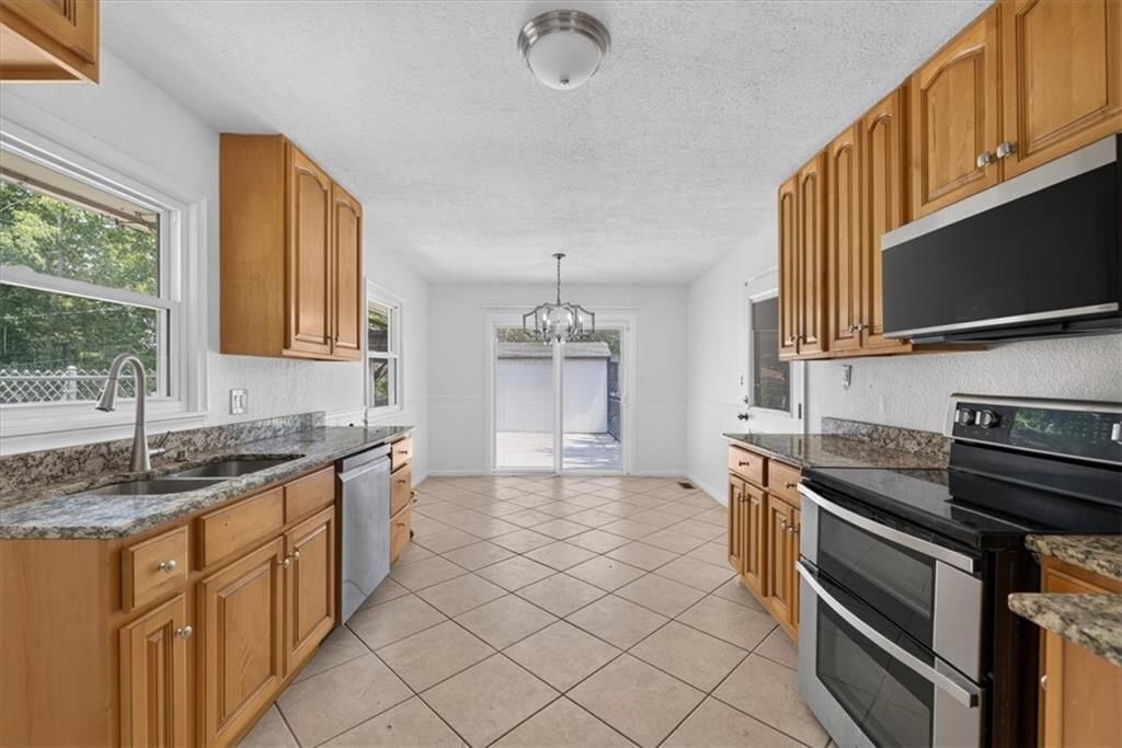 7726 EVERETT Avenue — photo 16