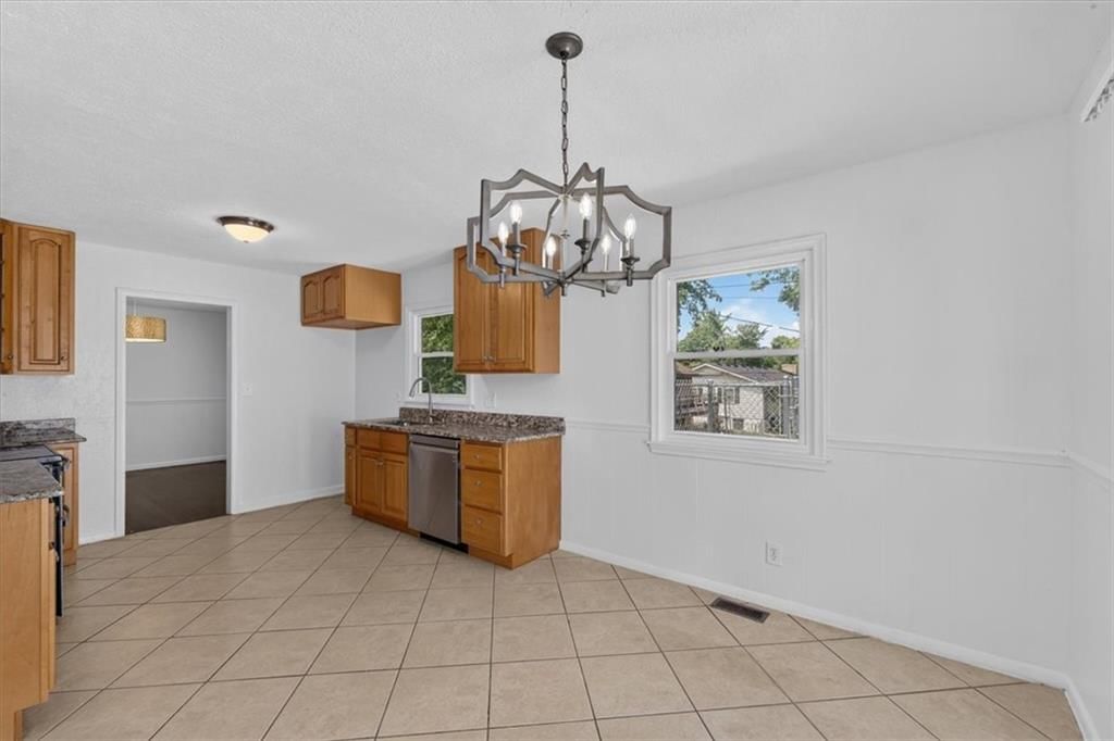 7726 EVERETT Avenue — photo 23