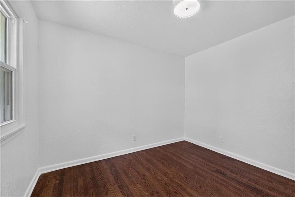 7726 EVERETT Avenue — photo 27