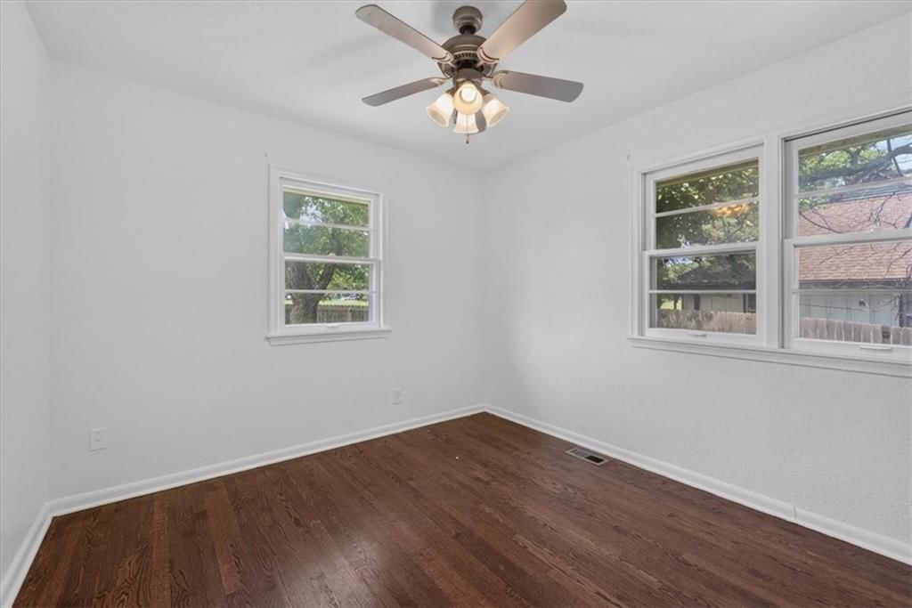 7726 EVERETT Avenue — photo 31