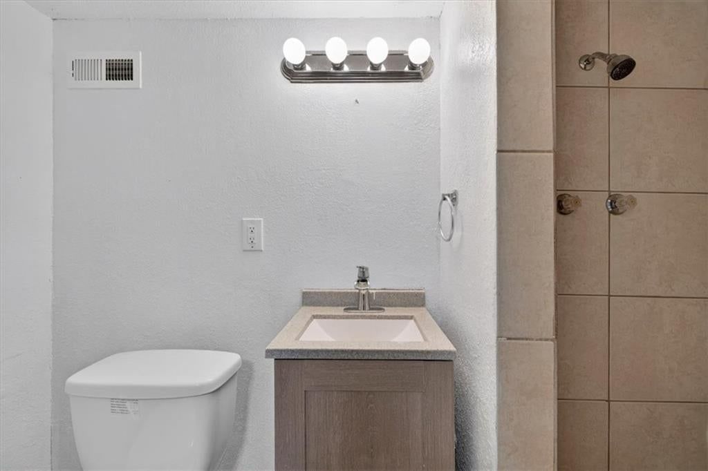 7726 EVERETT Avenue — photo 33