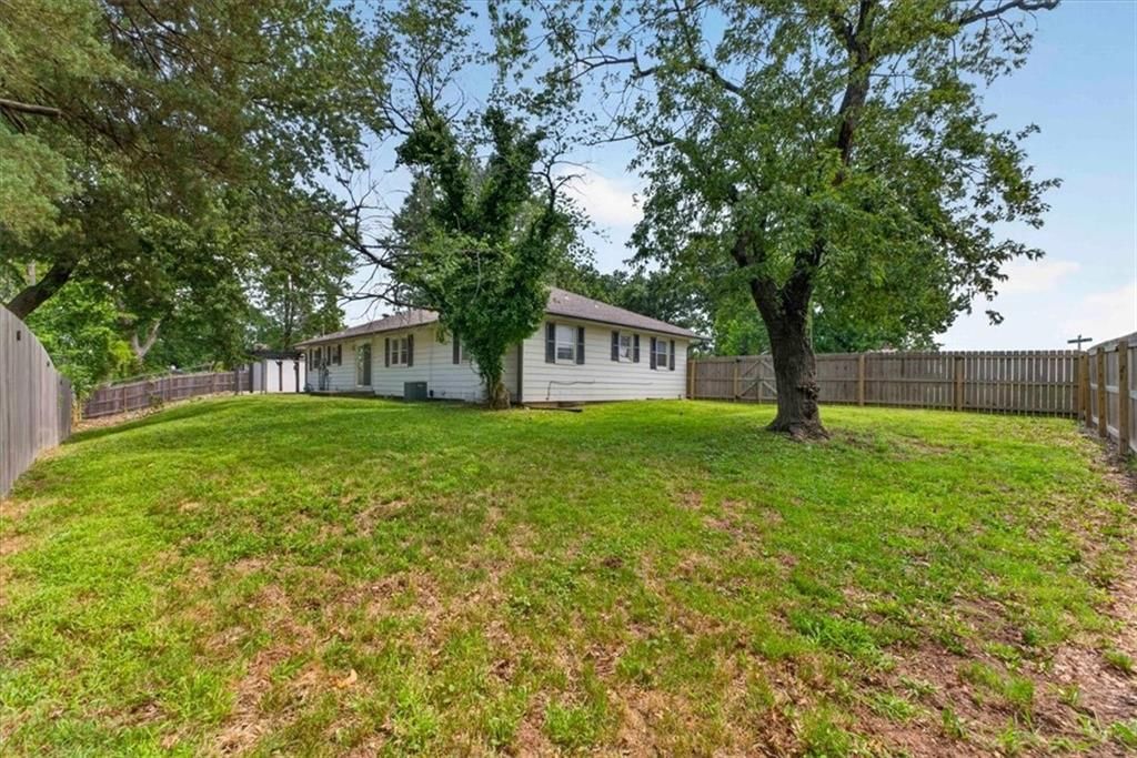 7726 EVERETT Avenue — photo 53