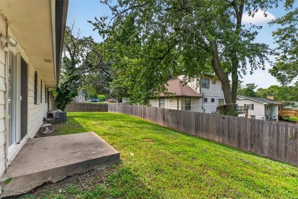 7726 EVERETT Avenue — photo 55