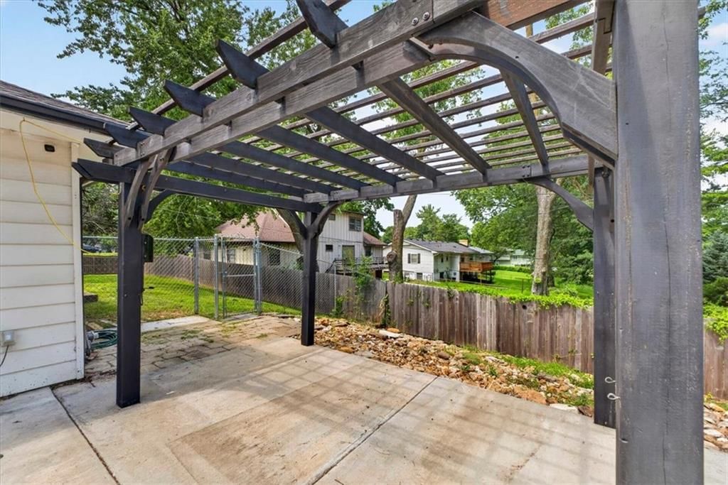7726 EVERETT Avenue — photo 56