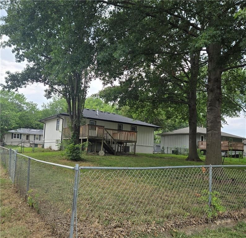 1509 SE Royal Street — photo 2