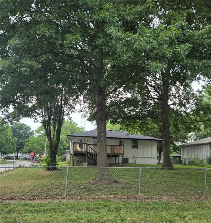 1509 SE Royal Street — photo 3
