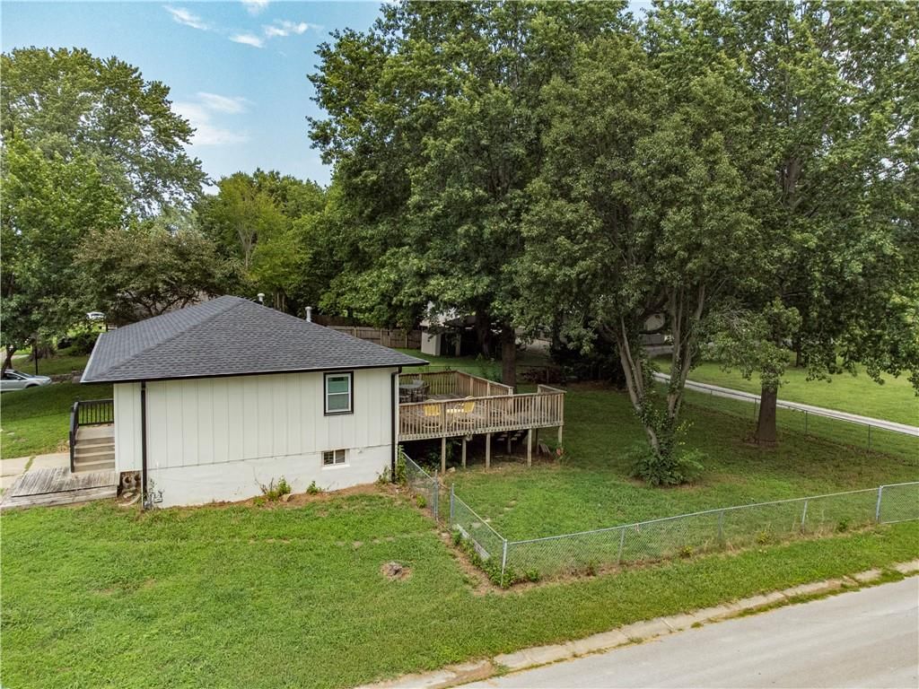 1509 SE Royal Street — photo 27