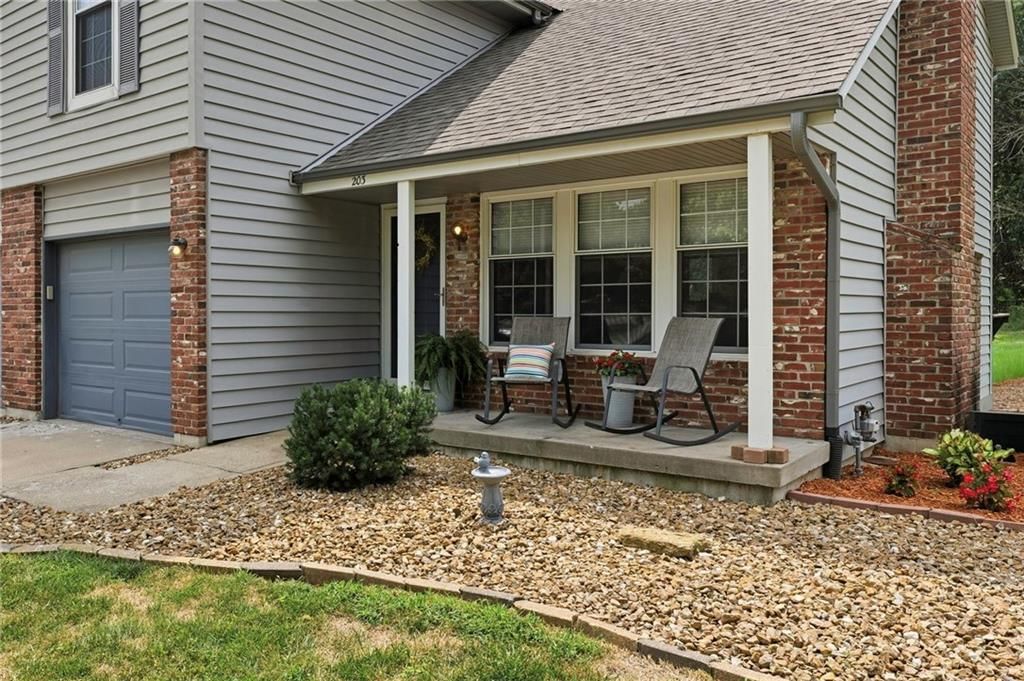 203 W Foxwood Drive — photo 2