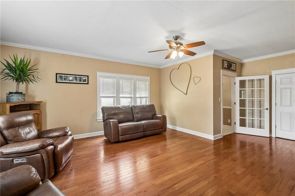 108 E Bates Street — photo 9
