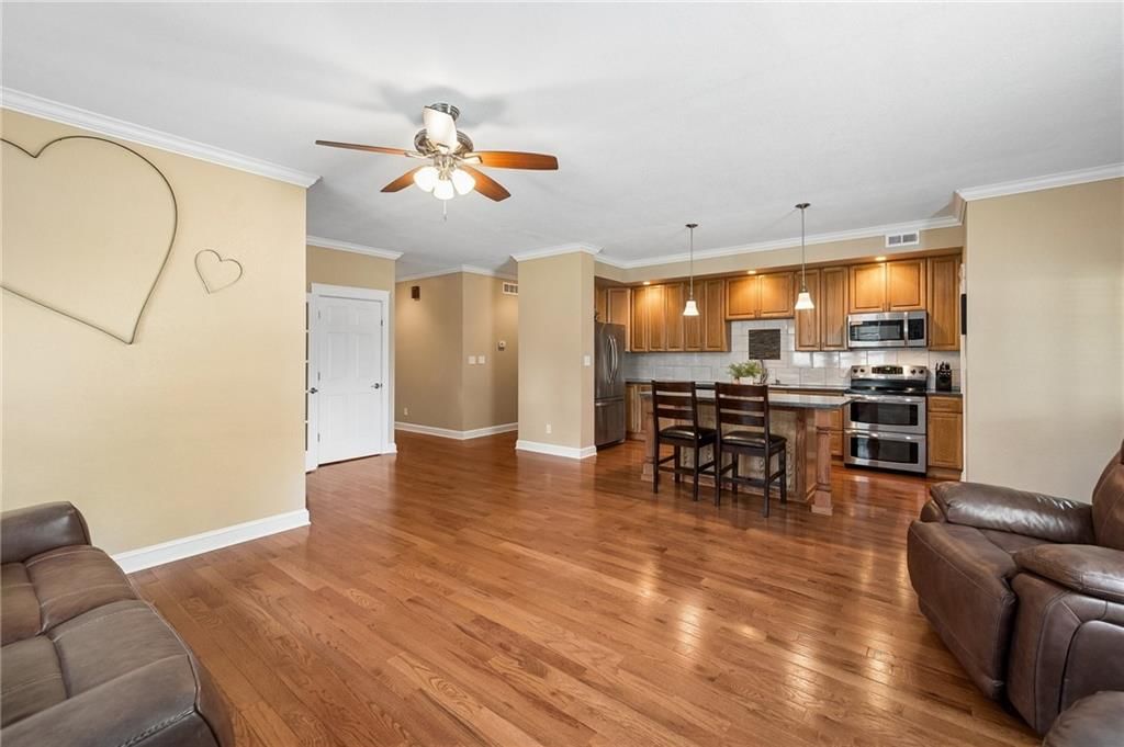 108 E Bates Street — photo 10