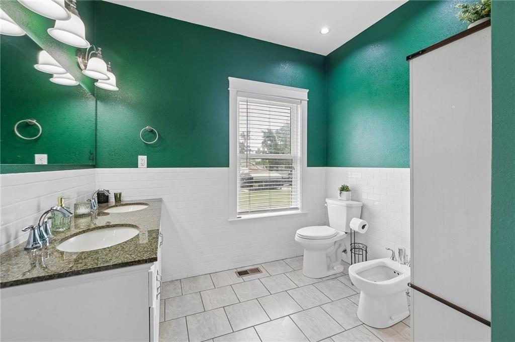 108 E Bates Street — photo 14