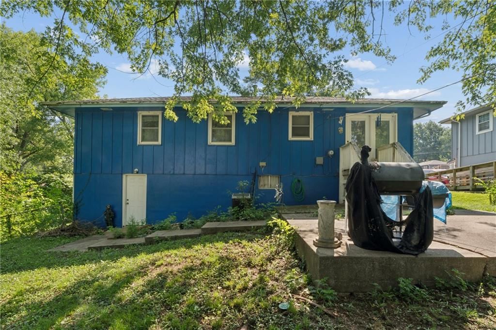 9812 Hillcrest Road — photo 32