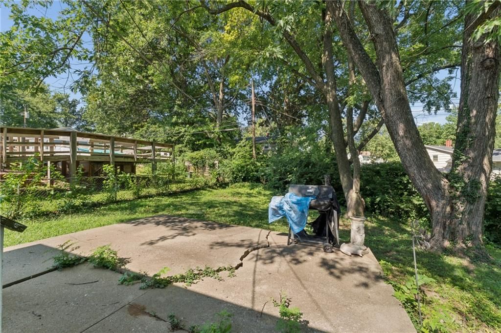 9812 Hillcrest Road — photo 33