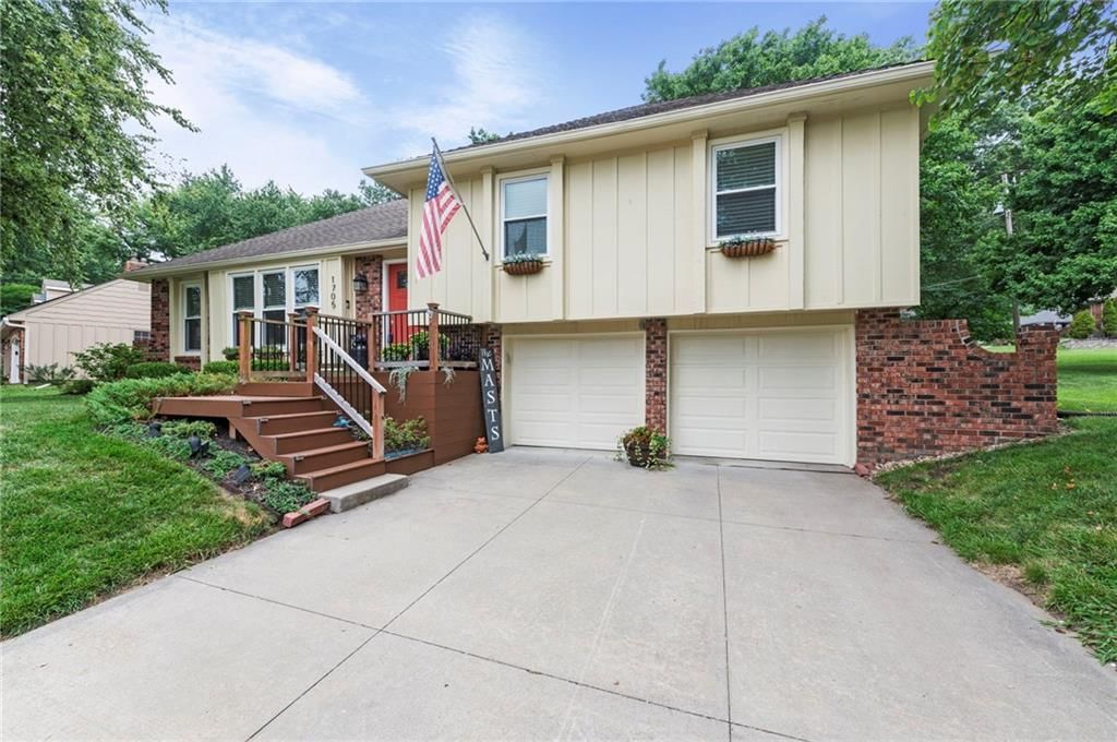 1705 NE Pine Circle — photo 2