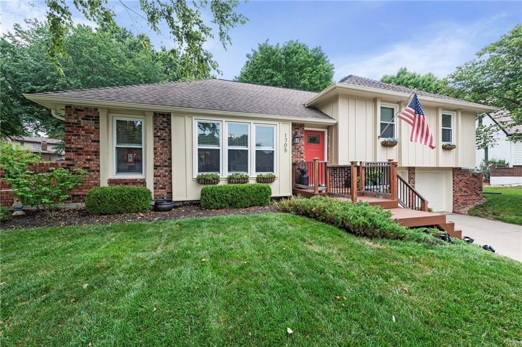 1705 NE Pine Circle — photo 3