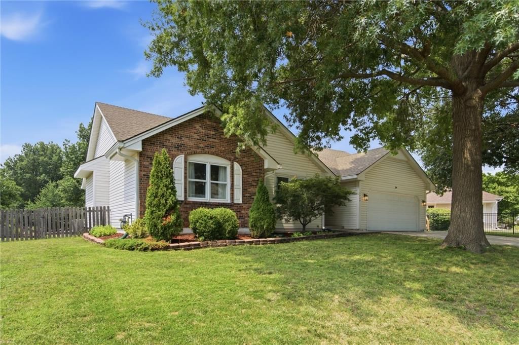 1500 Yorkshire Drive — photo 3