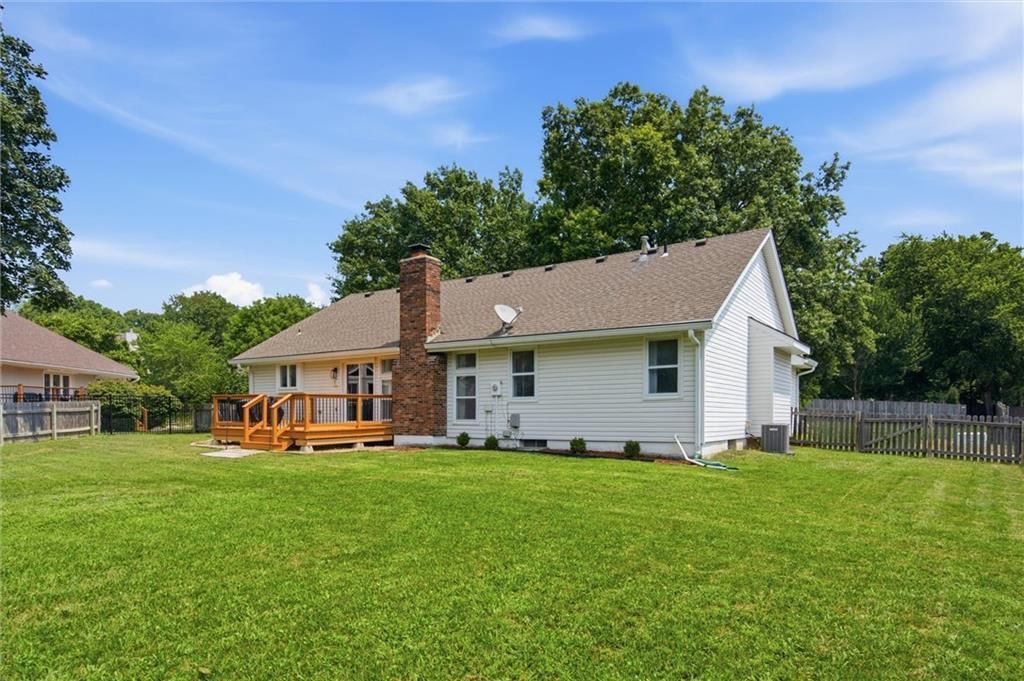 1500 Yorkshire Drive — photo 26