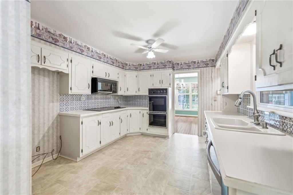 11715 Markham Road — photo 10