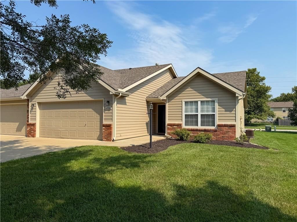4006 Mistletoe Court — photo 2