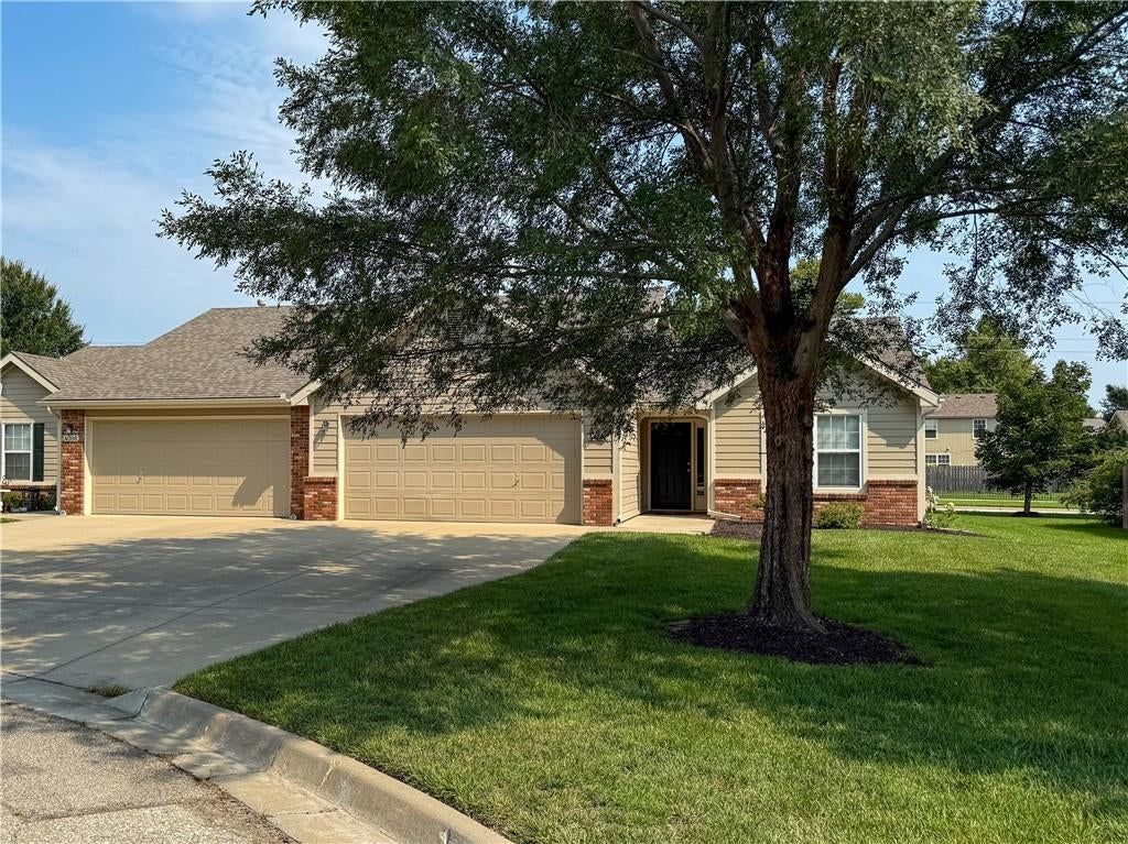 4006 Mistletoe Court — photo 16