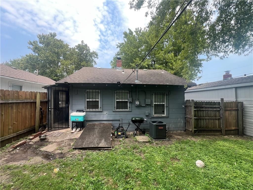 2905 E 61st Street — photo 12