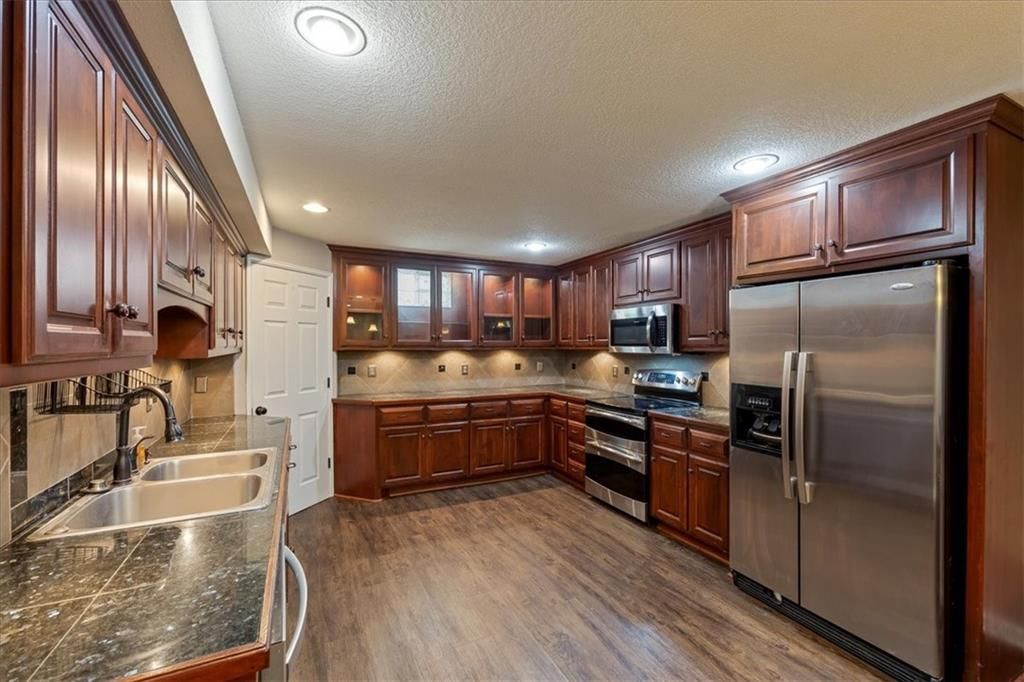 9601 W 127th Terrace — photo 37