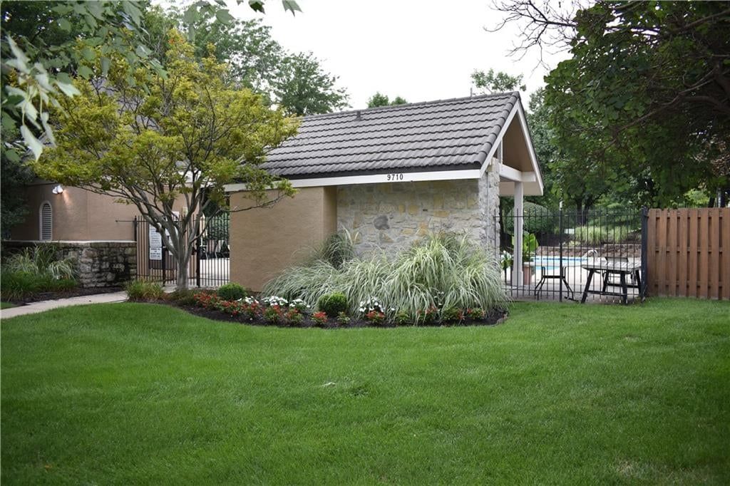 9601 W 127th Terrace — photo 47