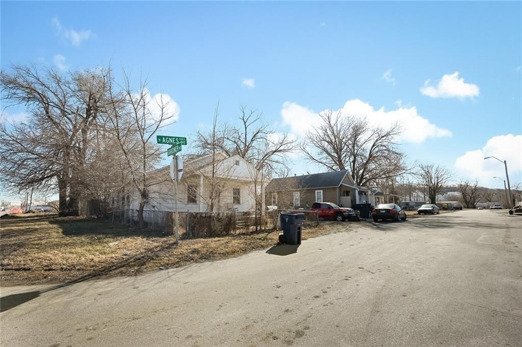 1047 N Agnes Avenue — photo 1