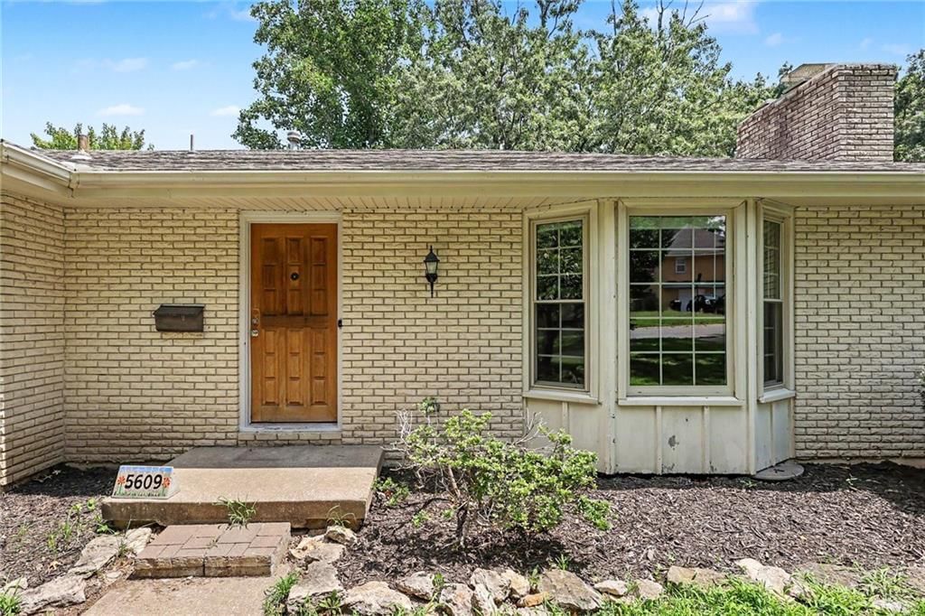 5609 MANNING Avenue — photo 3