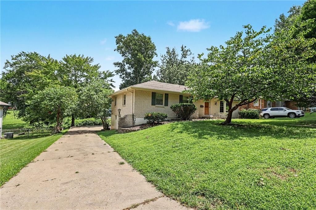 5609 MANNING Avenue — photo 4