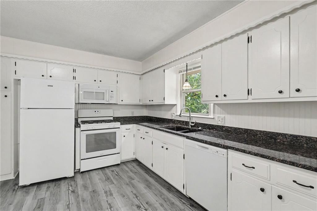 5609 MANNING Avenue — photo 10