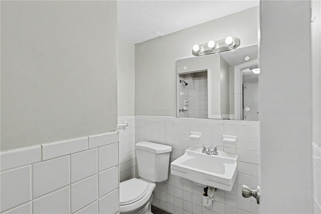 5609 MANNING Avenue — photo 17