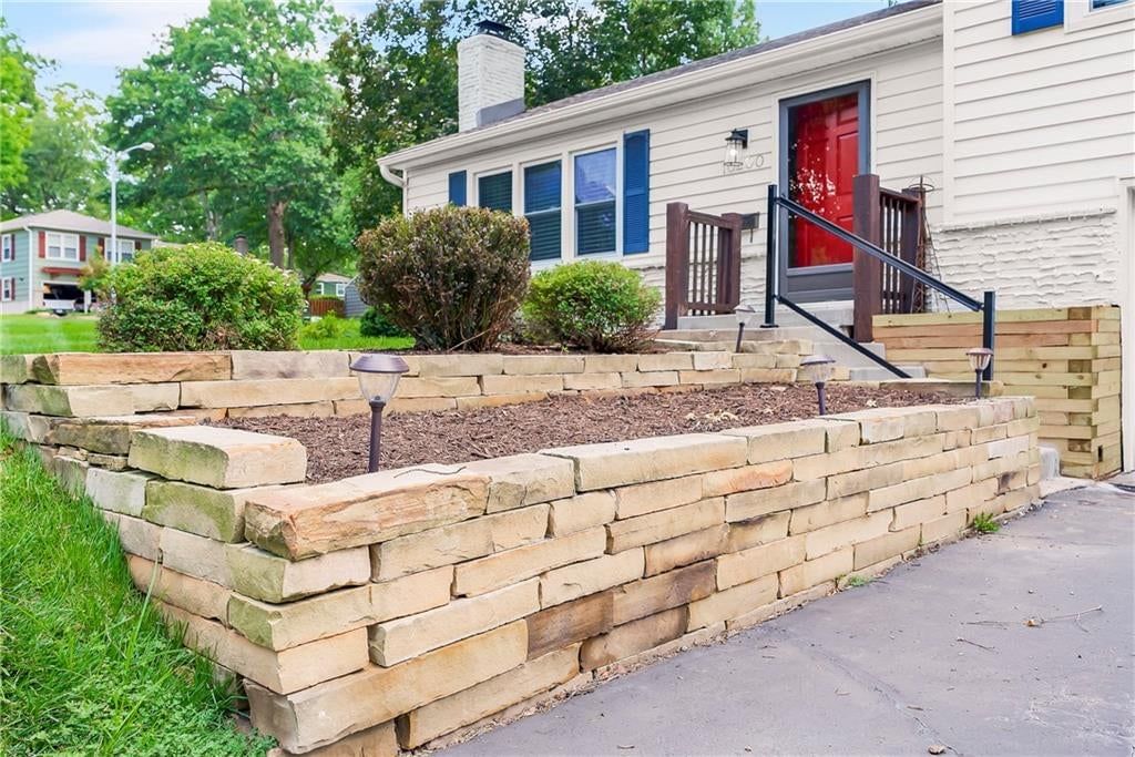 10200 Outlook Drive — photo 2