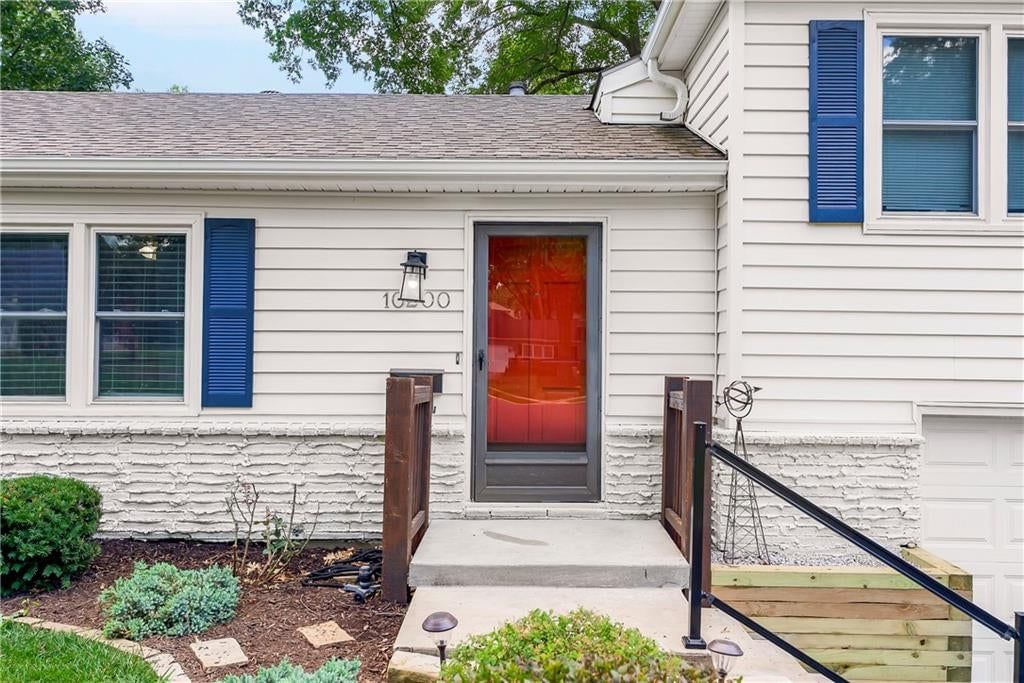 10200 Outlook Drive — photo 3