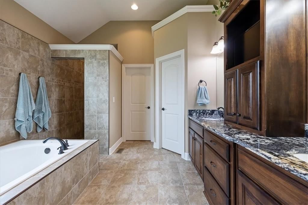 9949 Warwick Street — photo 15