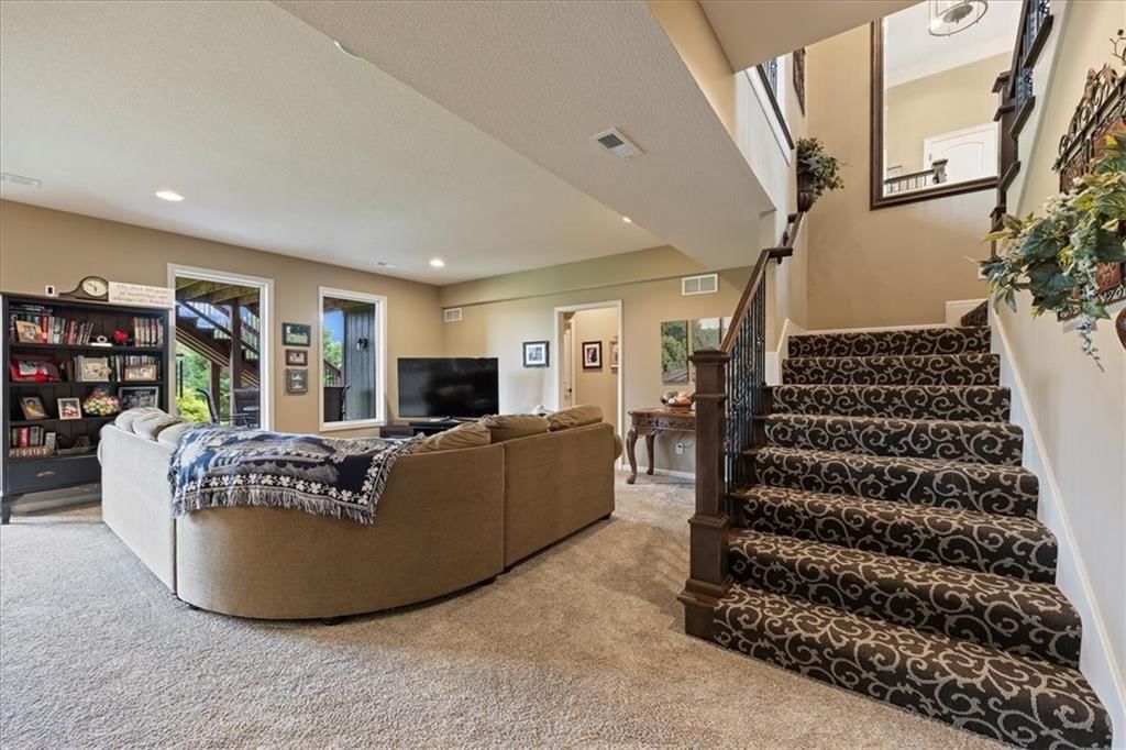9949 Warwick Street — photo 24