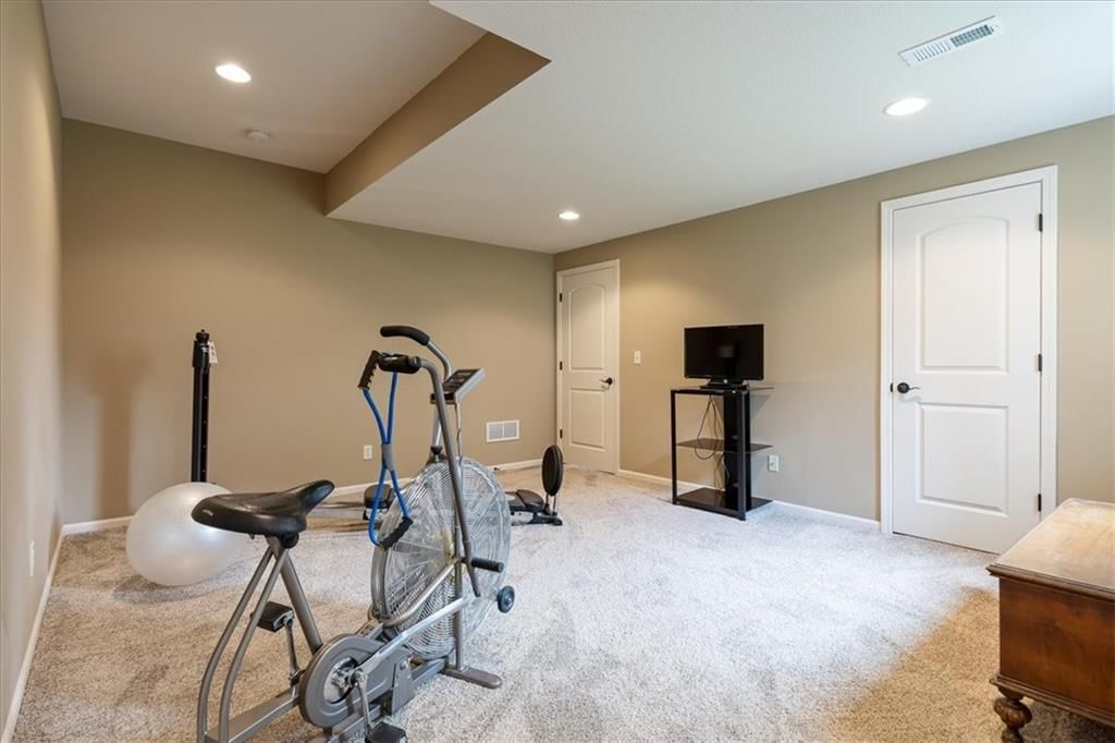 9949 Warwick Street — photo 31