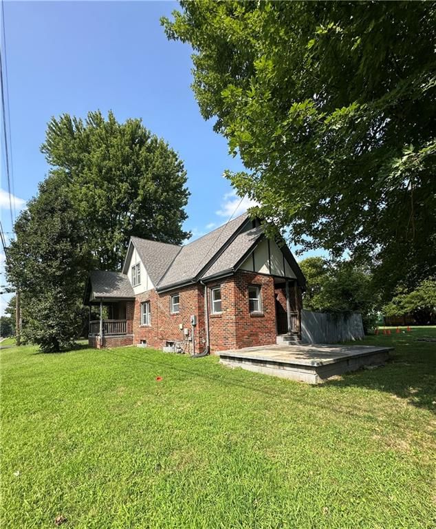 1701 E MECHANIC Avenue — photo 12