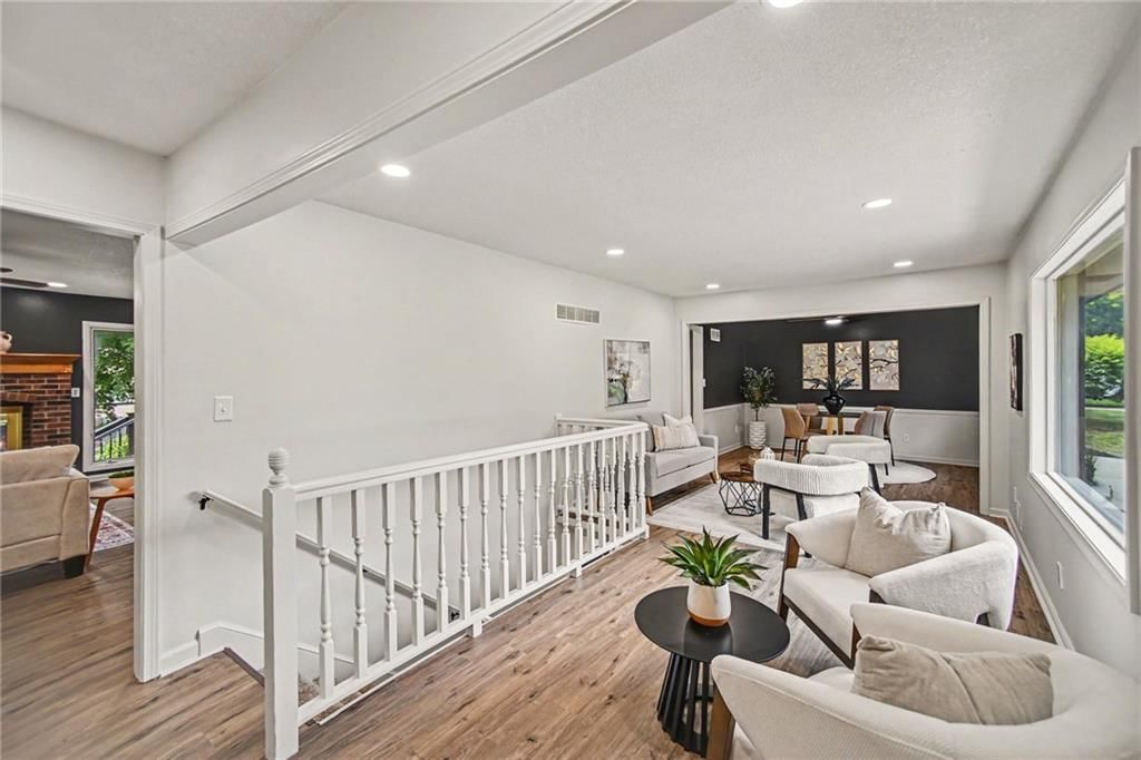 300 N Woodson Drive — photo 4