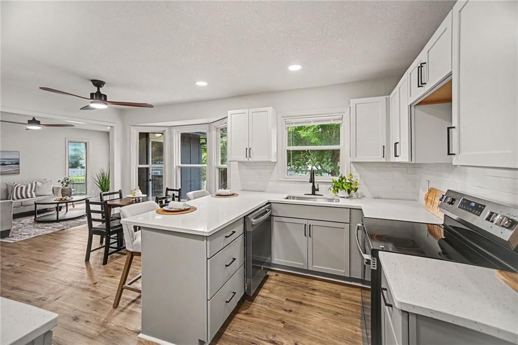 300 N Woodson Drive — photo 10