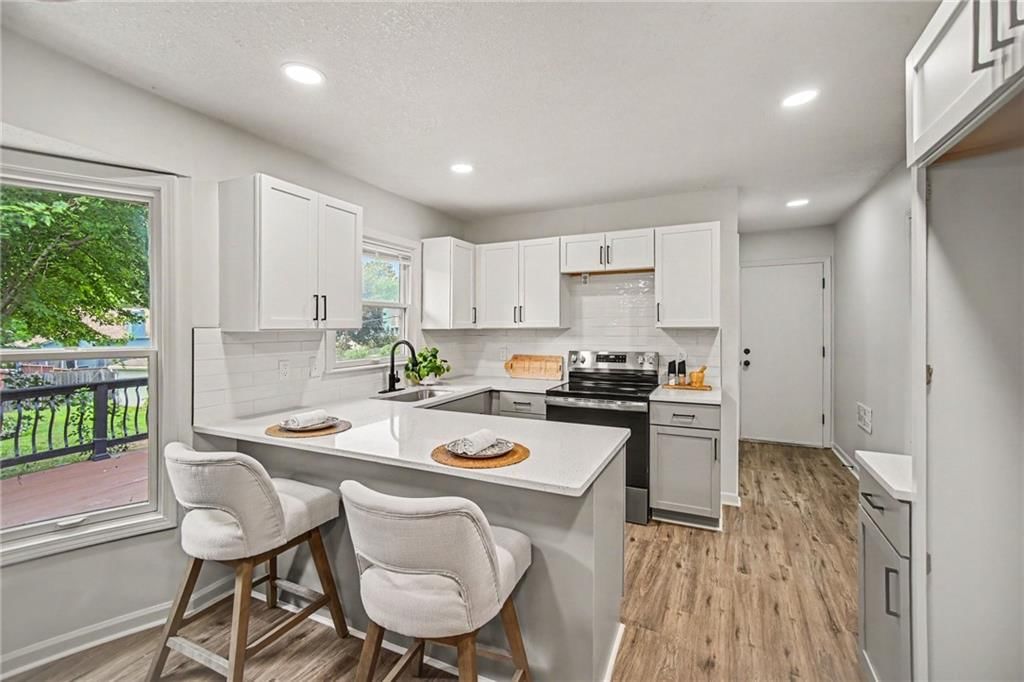 300 N Woodson Drive — photo 11